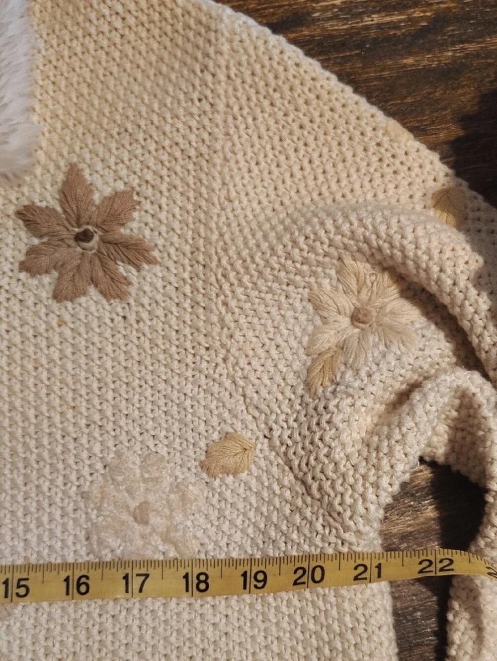 Vintage Cream Floral Applique Knit Cardigan with Faux Fur Collar - Picture 7 of 9